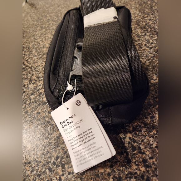 Lululemon Everywhere Belt Bag - Picture 3 of 6